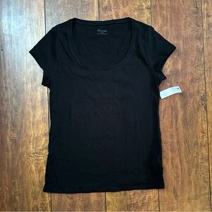 Women’s black round neck tee - medium - NWT
